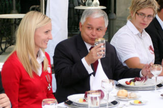 Lech Kaczyński i Jarosław Kaczyński na sportowych zdjęciach