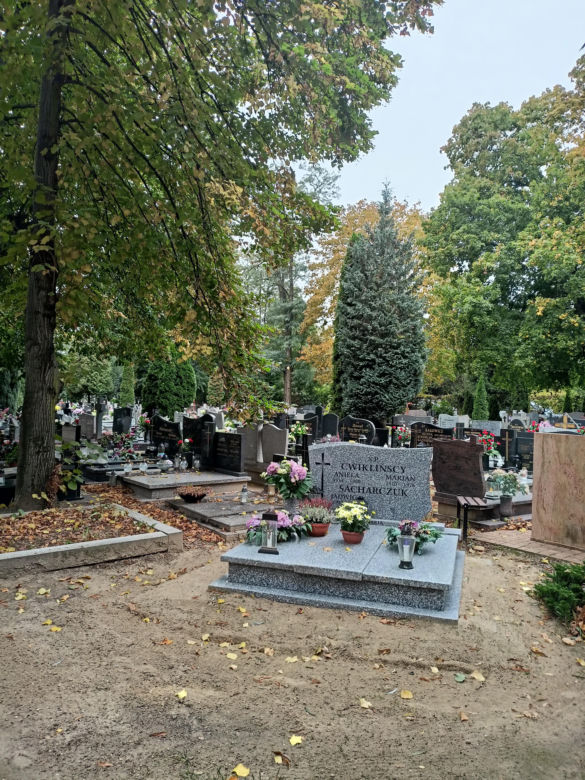 Ceny zniczy i wiązanek. Cmentarz Winiarski - Piątkowo Poznań