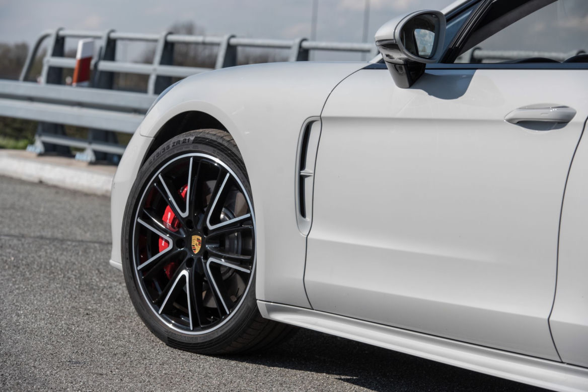 Porsche Panamera Turbo Sport Turismo 4.0 V8 550 KM