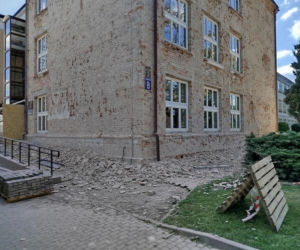 Ewakuacja w jednym z budynków Szkoły Podstawowej nr 5 w Siedlcach