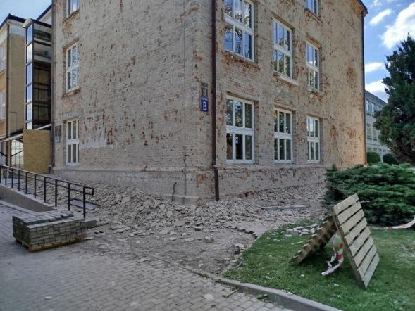 Ewakuacja w jednym z budynków Szkoły Podstawowej nr 5 w Siedlcach