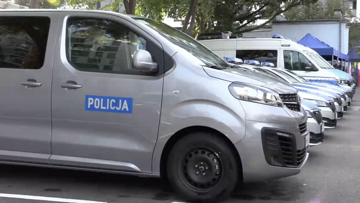 Policja odebrała 35 nowych radiowozów i 18 dronów