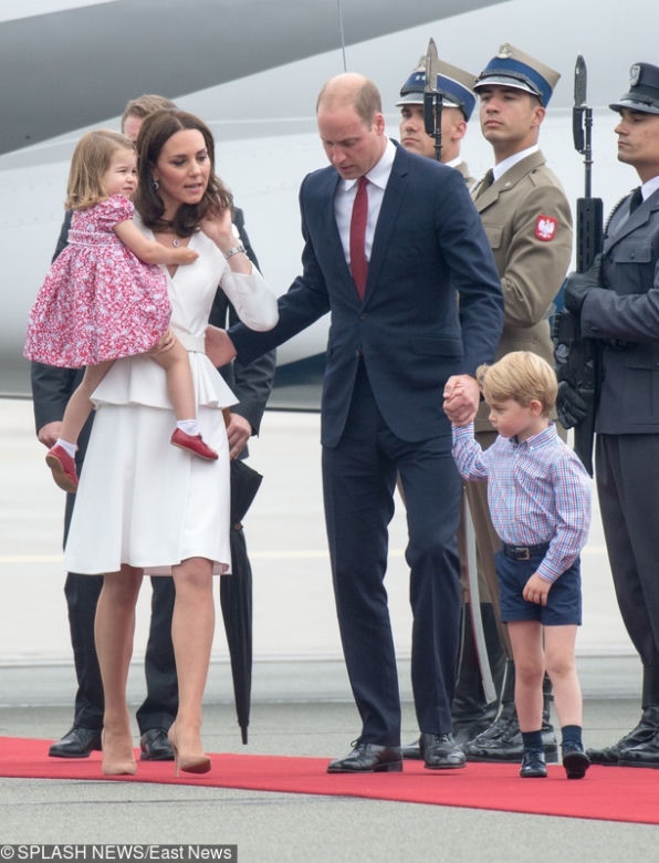 Kate Middleton z dziećmi na rodzinnych zdjęciach