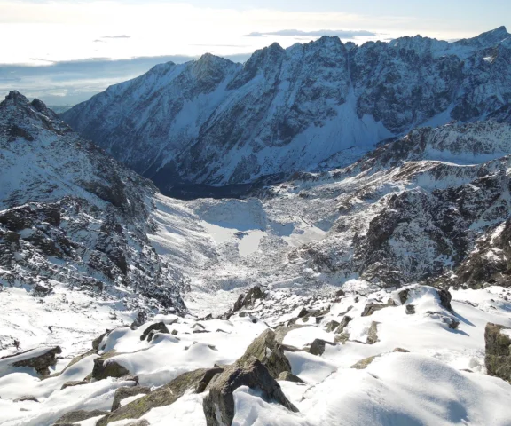 Dramat na Rysach. Turysta walczy o życie po upadku z dużej wysokości