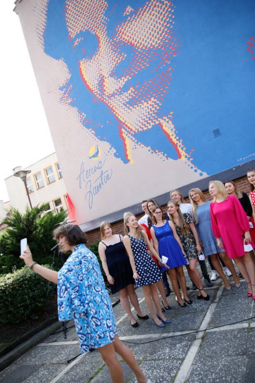 Opole: Mural Anny Jantar w centrum miasta