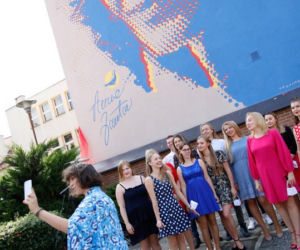 Opole: Mural Anny Jantar w centrum miasta