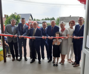 Dąbrówka Stany, gmina Skórzec: nowym wozem strażackim, po nowej drodze, do nowej szkoły