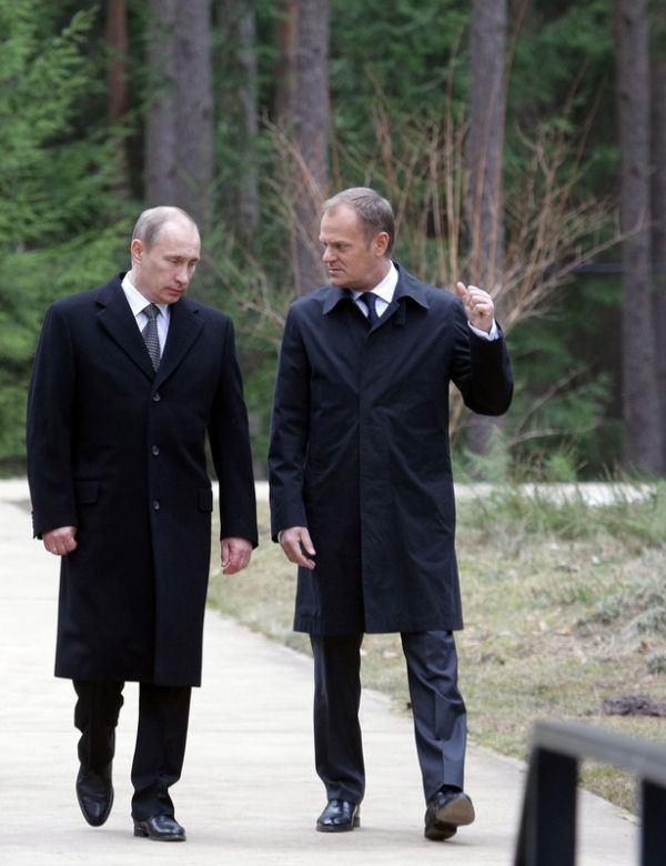 Donald Tusk i Władimir Putin w Katyniu