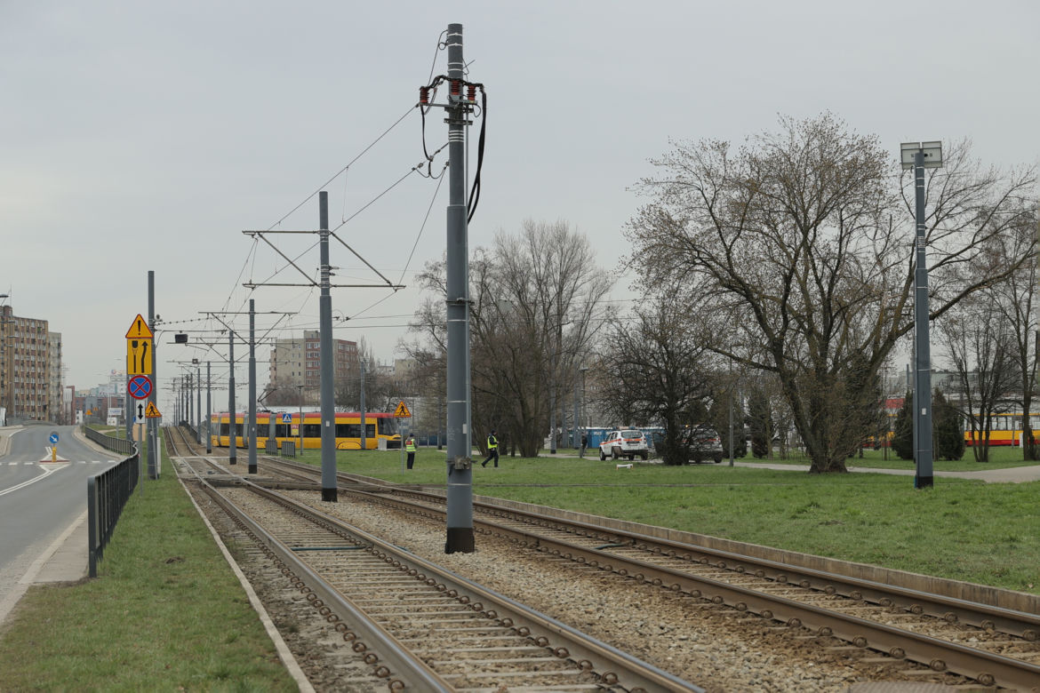 Motorniczowie zapominają opuścić pantograf i uszkadzają tramwaj. Na ratunek przyszli funkcjonariusze nadzoru ruchu