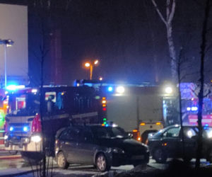 Kraków: Poteżny pożar archiwum Urzędu Miasta. Płoną dwie duże hale przy ulicy Na Załęczu. Akcja trwa [ZDJĘCIA]