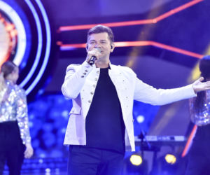 Tak Zenon Martyniuk zmieniał się przez lata. Na początku kariery nosił zupełnie inną fryzurę