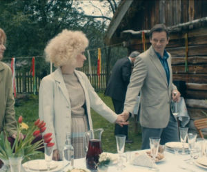 Stulecie Winnych 4, odc. 49. Kasia (Weronika Humaj), Mania (Magdalena Walach), Julian Czerwiec (Jacek Knap)