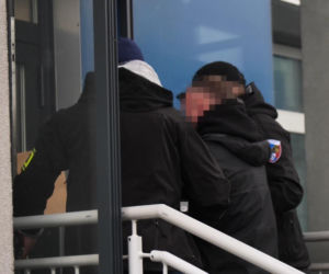 Mieli maczety, siekiery i broń palną. Śląska policja rozbiła gang pseudokibiców!