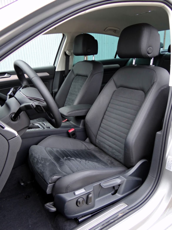 Volkswagen Passat Limousine B8 Highline 2.0 TDI DSG BlueMotion