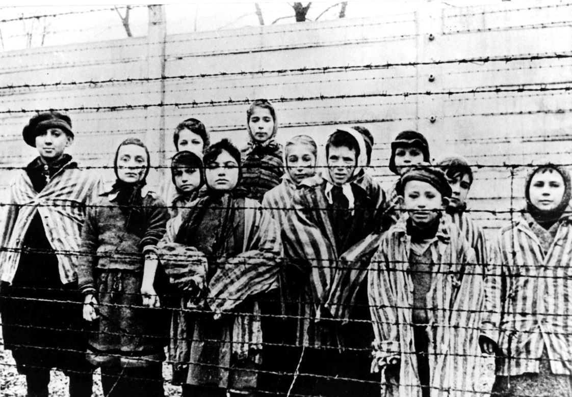 Wstyd mu za Auschwitz
