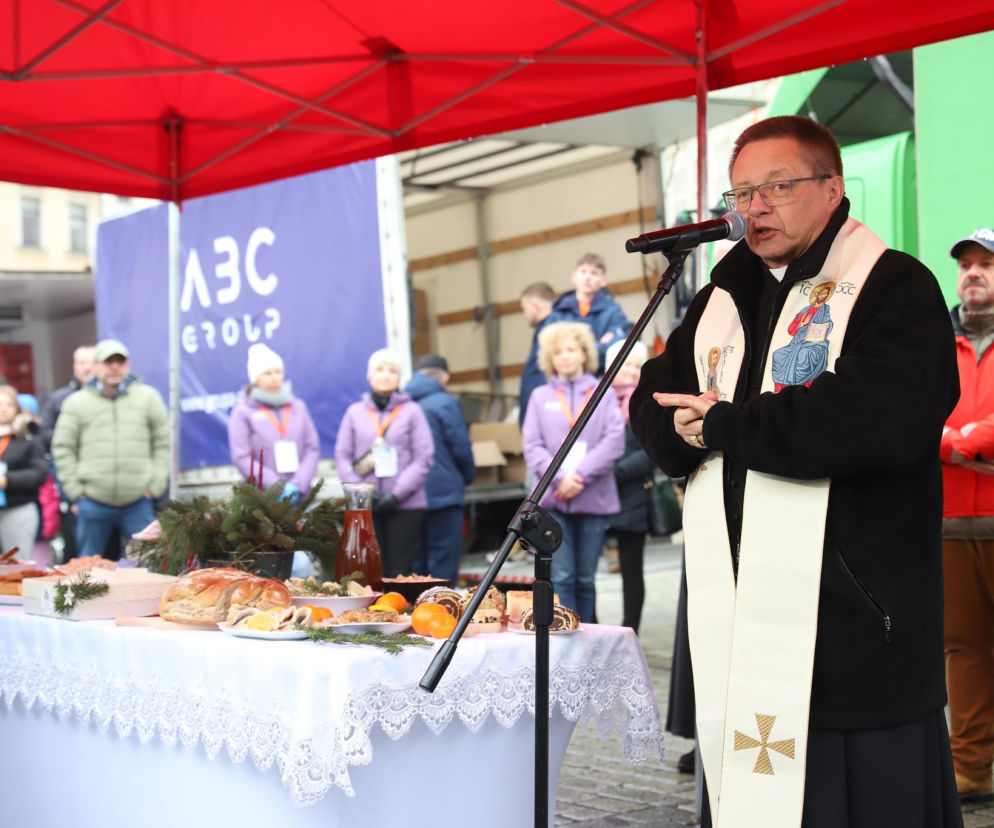 Wigilia dla potrzebujących na Rynku Głównym w Krakowie