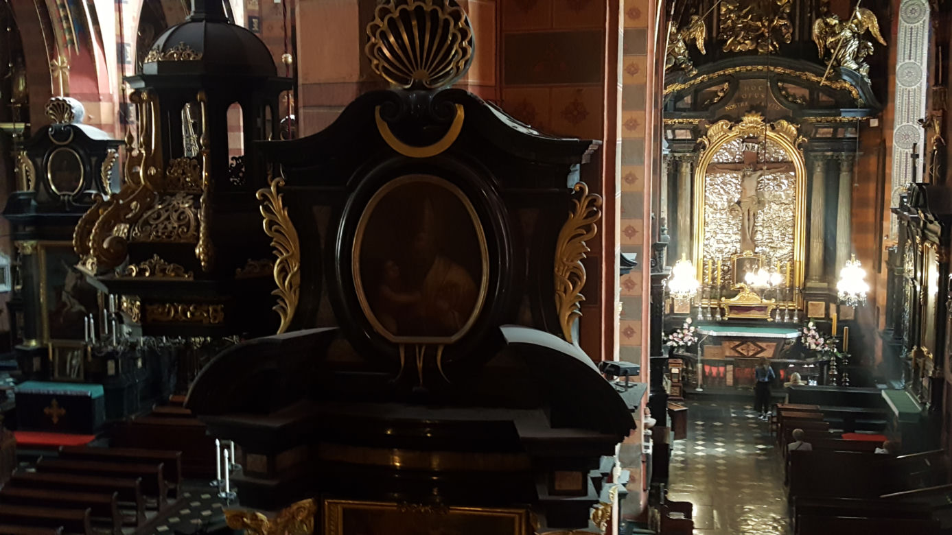 Kraków: Pierwsi turyści weszli na niższą wieżę mariacką.To historyczny moment! [ZDJĘCIA]