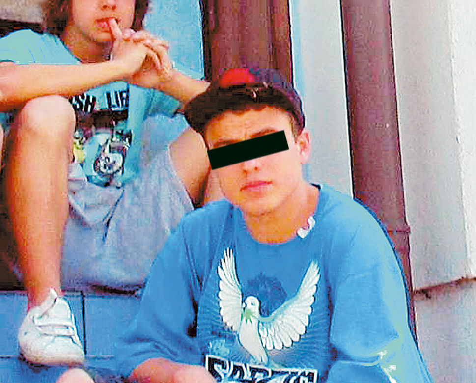 Dwaj zwyrodnialcy uwięzili 15-latkę w starej szopie i bestialsko torturowali