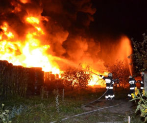 Pożar składowiska opon w Buszycach