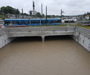 Zalany plac budowy Trasy Łagiewnickiej