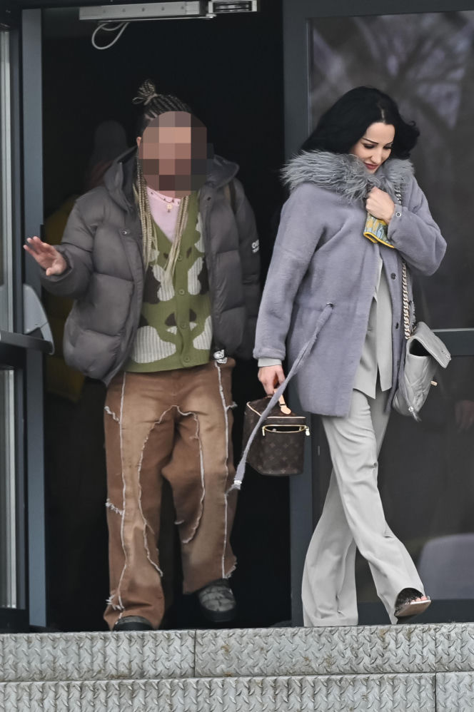 Justyna Steczkowska boso na śniegu