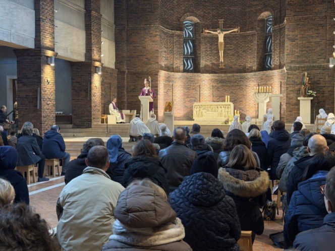 Spędzili 42 godziny na modlitwie w Warszawie. Powód może szokować