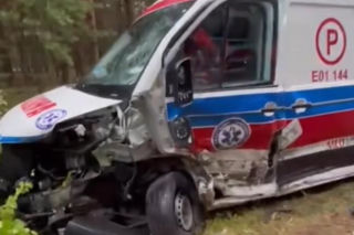 18-latek w BMW zderzył się czołowo z karetką! Są poszkodowani