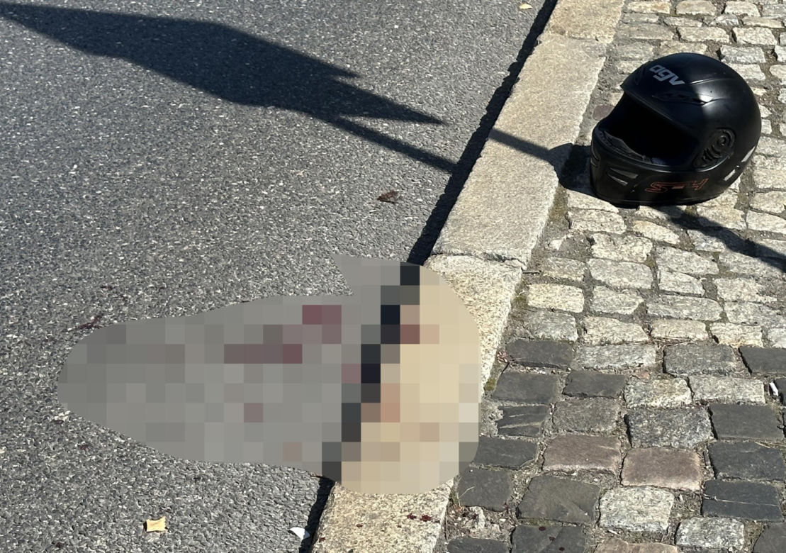 Koszmarny wypadek w Śródmieściu. Dwie osoby ranne, droga zablokowana