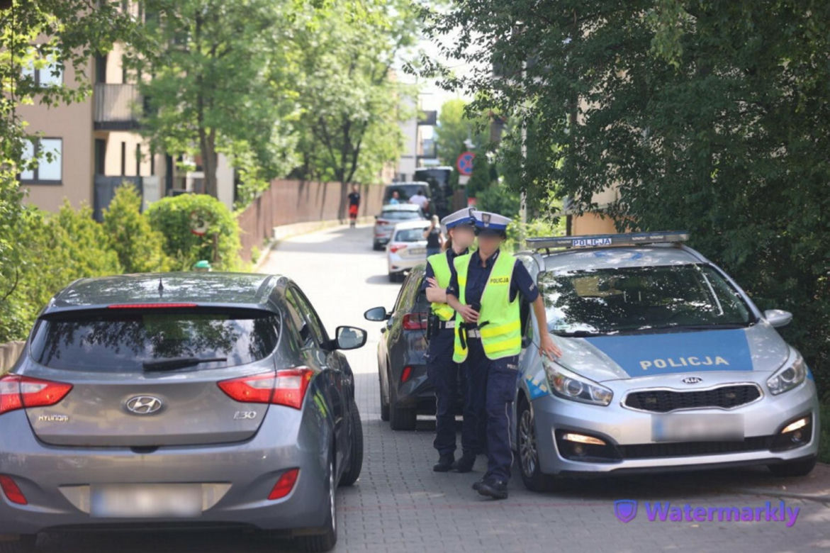 Mężczyzna zabarykadował się z bronią w Krakowie! W mieszkaniu było dziecko