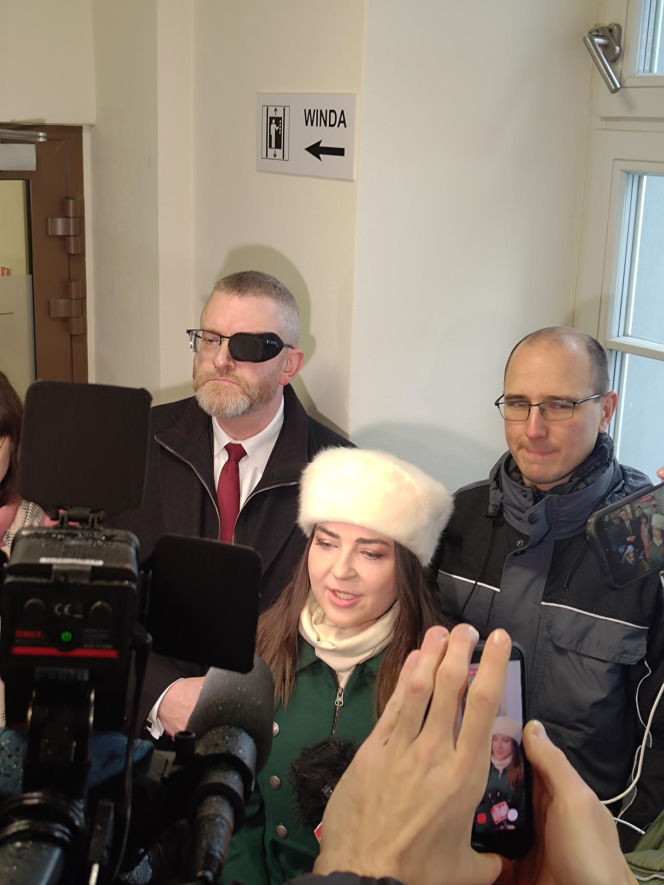 Grzegorz Braun pojawił się w prokuraturze. Nie otrzymał żadnych zarzutów