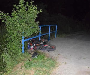 Kąty: Nie żyje 26-letni motocyklista, uderzył w przydrożne barierki