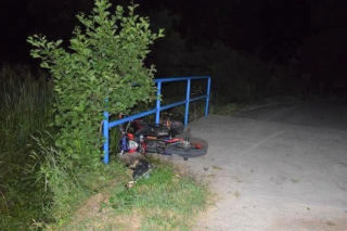 Kąty: Nie żyje 26-letni motocyklista, uderzył w przydrożne barierki