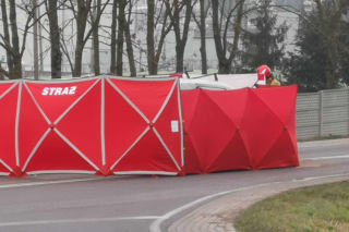 Śmiertelny wypadek na drodze krajowej. Poważne utrudnienia po zderzeniu osobówki z ciężarówką