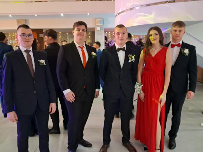 Studniówka 2026 maturzystów ZSTM w Skarżysku-Kamiennej