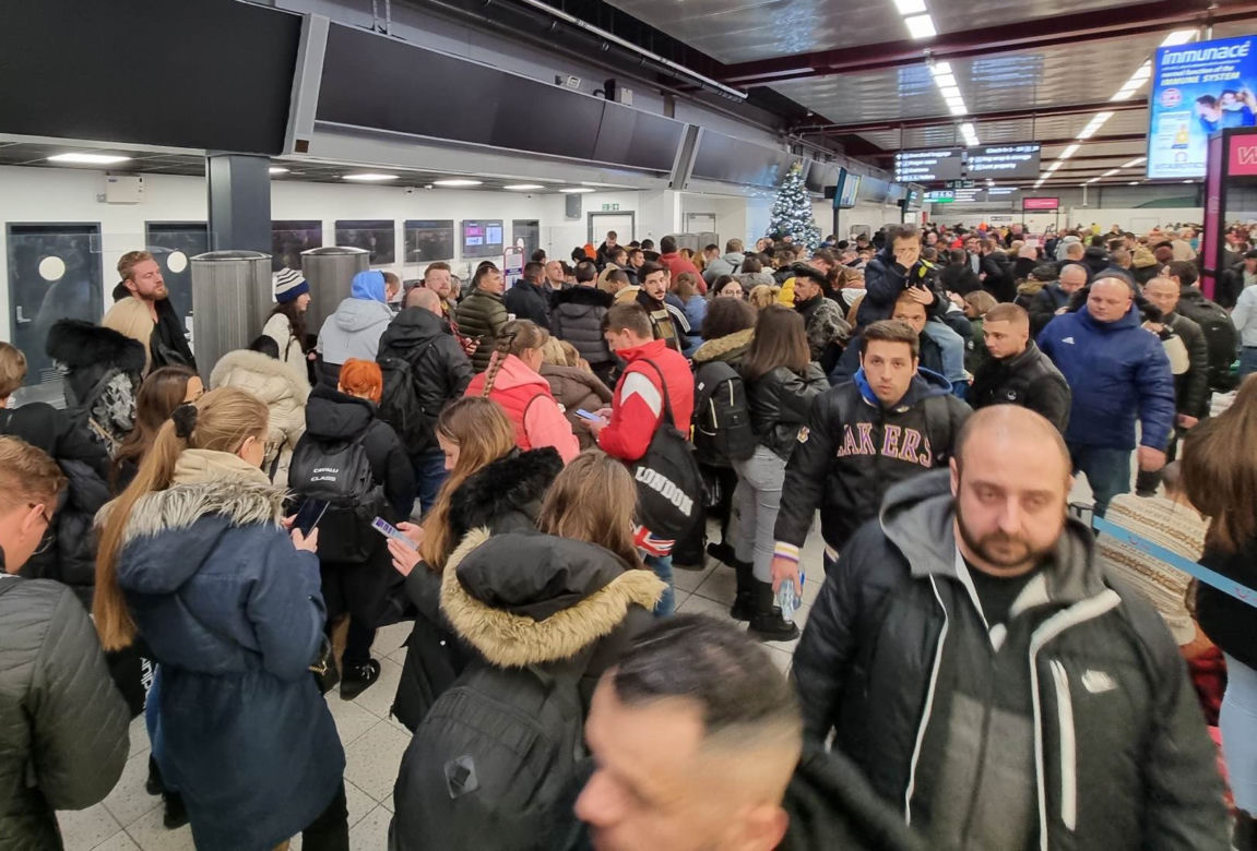 Pasażerowie WizzAir do Katowic utknęli na lotnisku w Luton