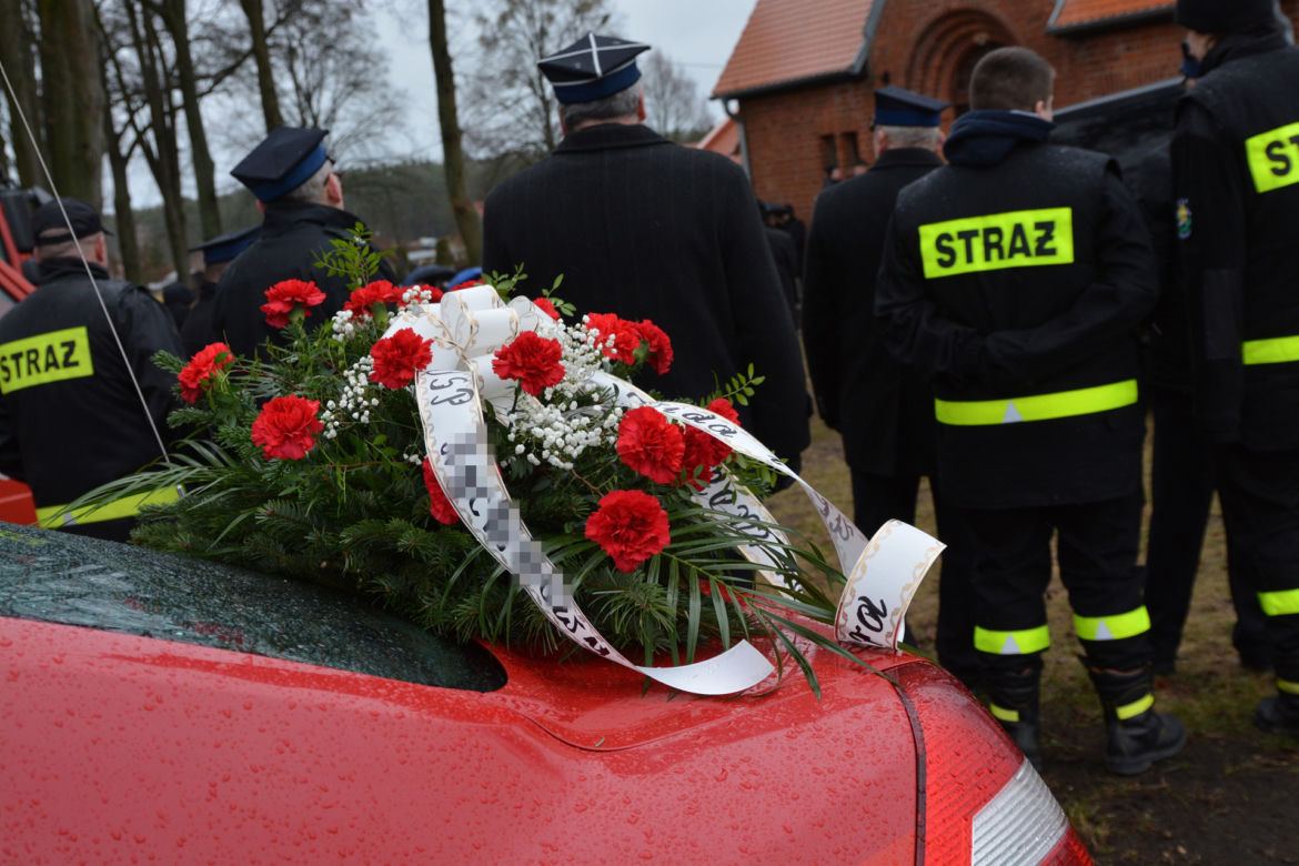 Pogrzeb polskich strażaków. Nawet niebo płakało. Bracia Kacper i Dawid zginęli w Belgii
