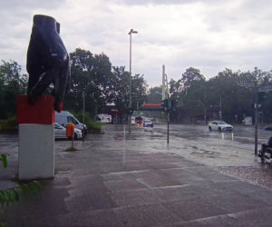 Gigantyczny zegarek na rękę w Hansaviertel