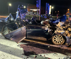 Koszmar pod Piasecznem. Auto kompletnie zmiażdżone po starciu z tirem