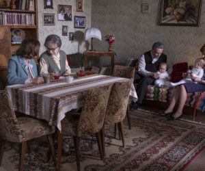 Stulecie Winnych 3 odc. 37. Mania (Magdalena Walach), Basia (Kamila Bujalska), Andzia (Barbara Wypych), Stanisław (Jan Wieczorkowski)