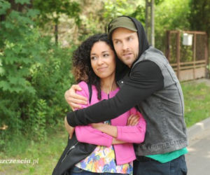 Barwy szczęścia odc. 1360. Adam Jakubik (Bartosz Porczyk), Sara (Dominika Kimaty)