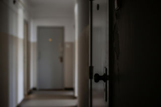 Akcja straży na Woli. Co z warszawską seniorką i jej kotami?