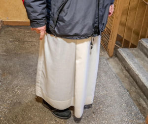 Ile dać księdzu po kolędzie? Takie kwoty do koperty wkładają Polacy. A co mówią o tym księża?