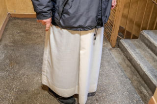 Ile dać księdzu po kolędzie? Takie kwoty do koperty wkładają Polacy. A co mówią o tym księża?