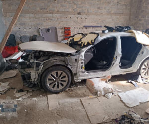 Funkcjonariusze z KPP Sokołów Podlaski zatrzymali na gorącym uczynku dwóch mężczyzn pracujących w dziupli samochodowej