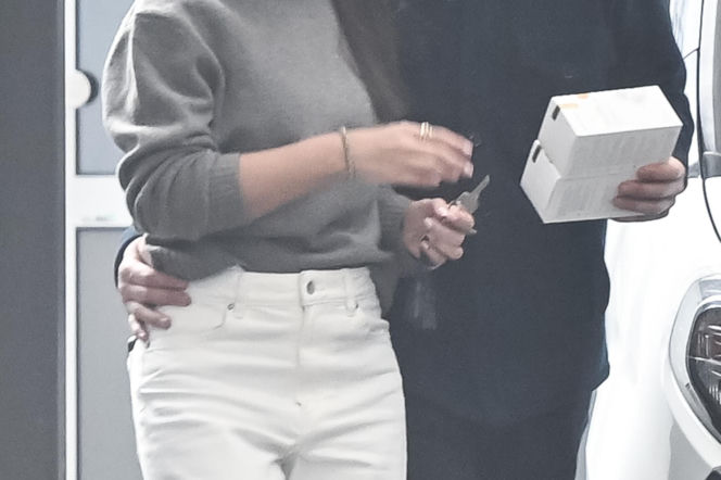 Marcin Mroczek z dziewczyną w cukierni