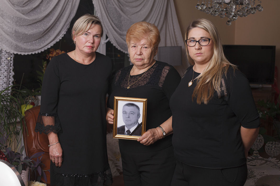 Wrzucili dziadka do worka i pochowali