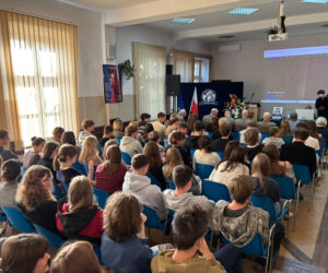 Dąb pamięci Jana Nowickiego zasadzono w Nowym Sączu