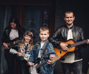 Gitarowy Rekord Guinnessa. Gitarzyści na balkonach