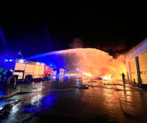 Pożar sortowni odpadów w Promniku