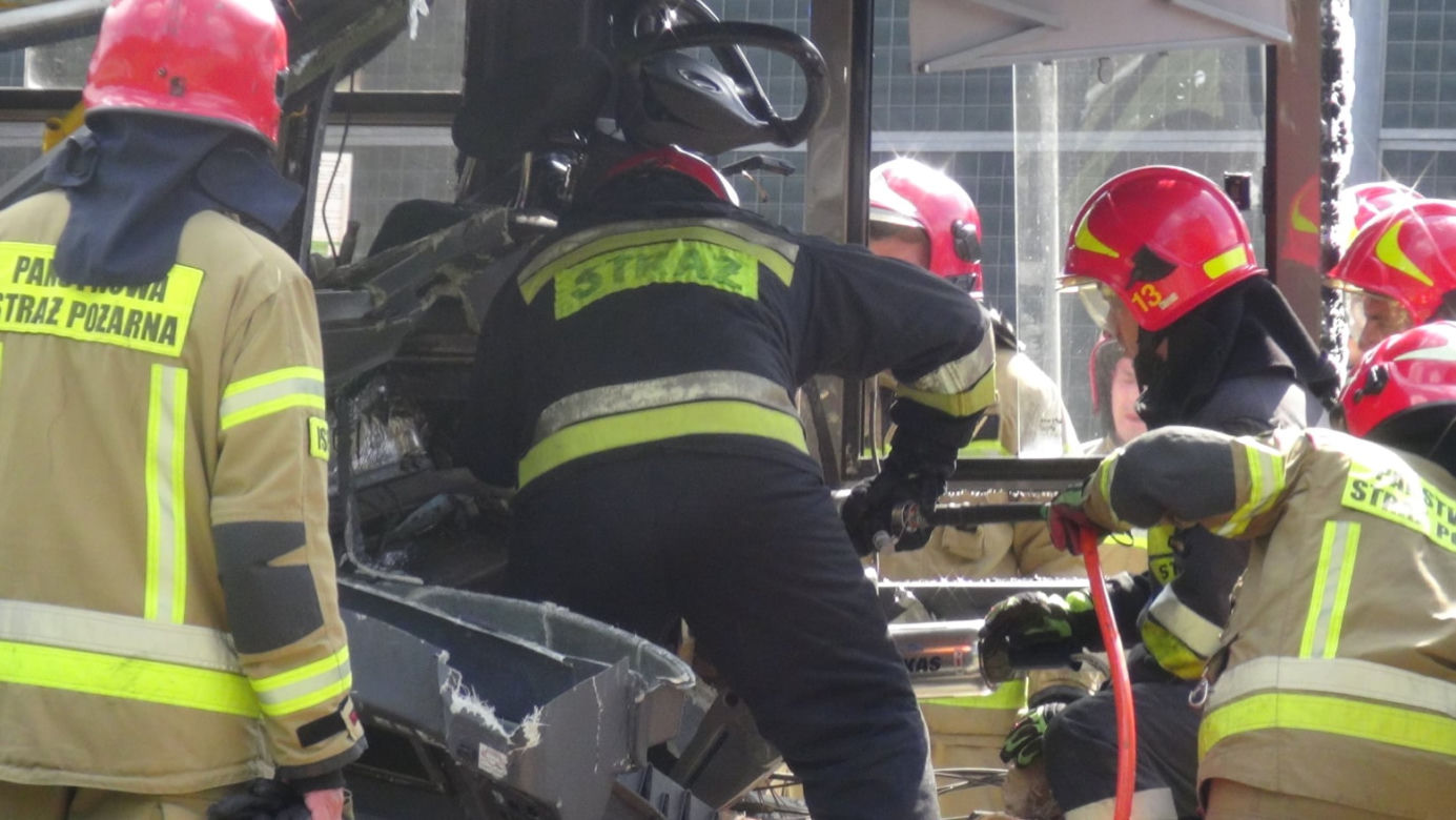 Wypadek miejskiego autobusu w Ząbkach